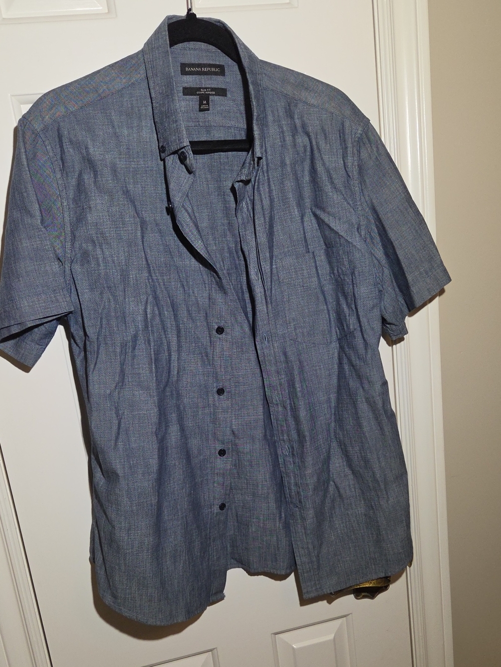 Banana Republic Men’s Chambray Blue Short Sleeve Button-Down Shirt